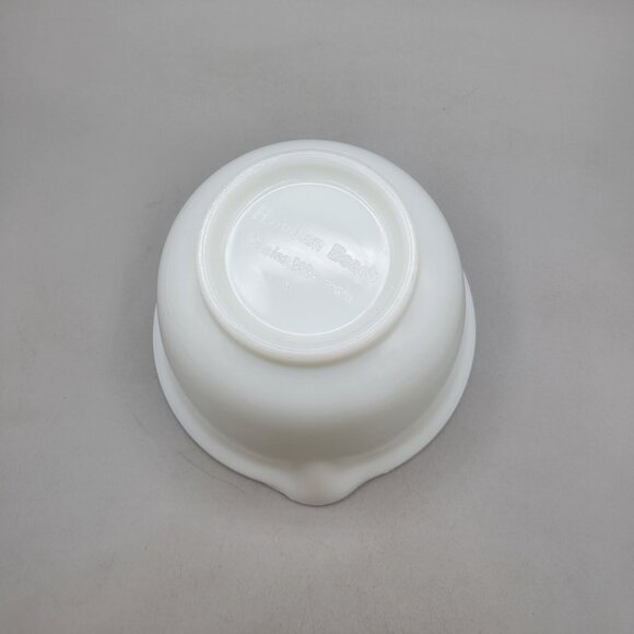 1930s Hamilton Beach Milk Glass Mixing Bowl With Spout White Vintage Bakeware - Picture 6 of 7